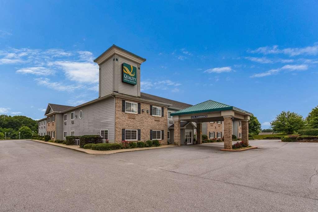 Quality Inn & Suites Hendersonville - Flat Rock Exterior photo