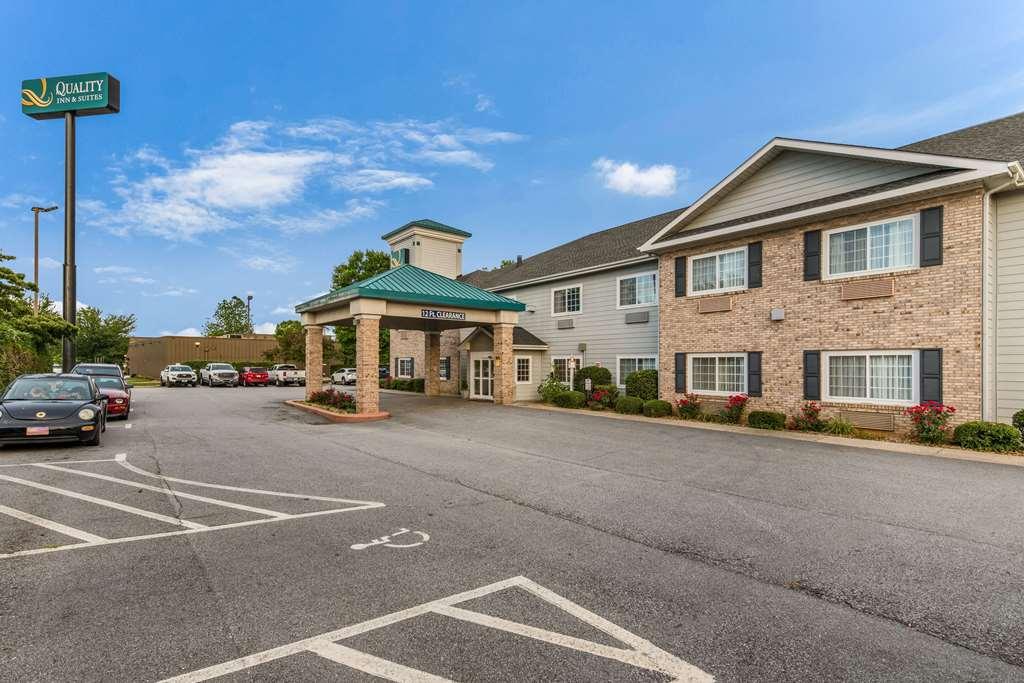 Quality Inn & Suites Hendersonville - Flat Rock Exterior photo