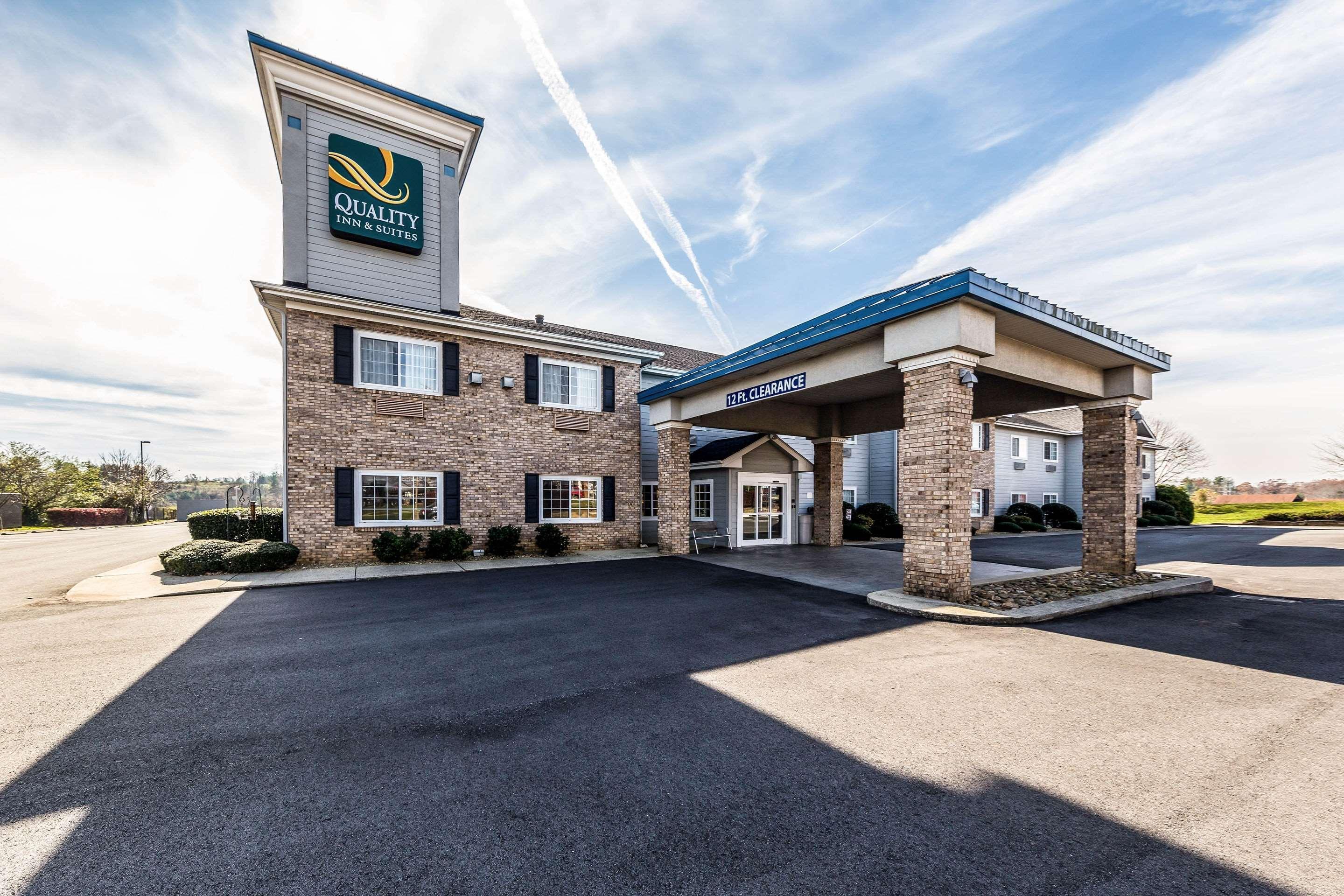 Quality Inn & Suites Hendersonville - Flat Rock Exterior photo