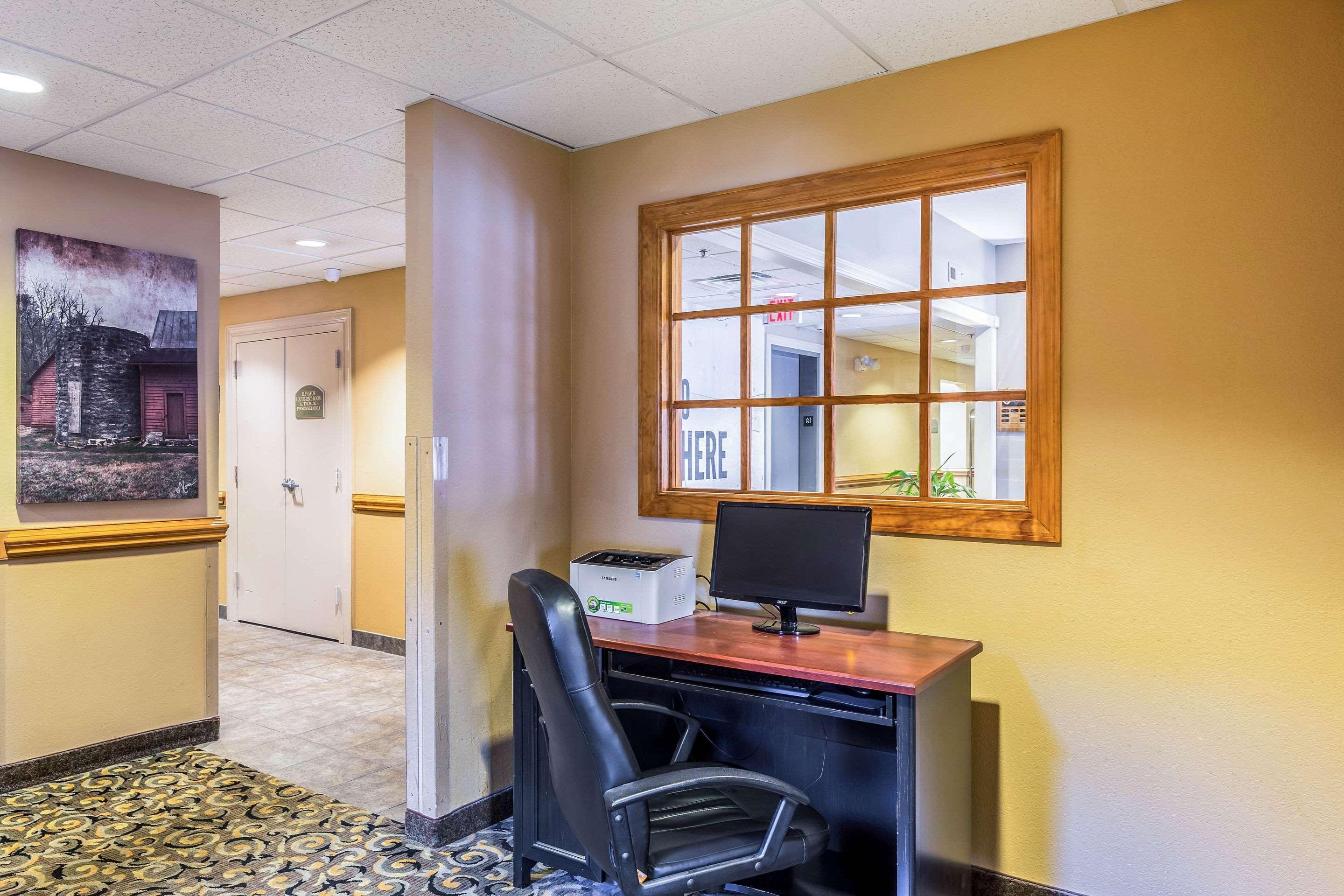 Quality Inn & Suites Hendersonville - Flat Rock Exterior photo