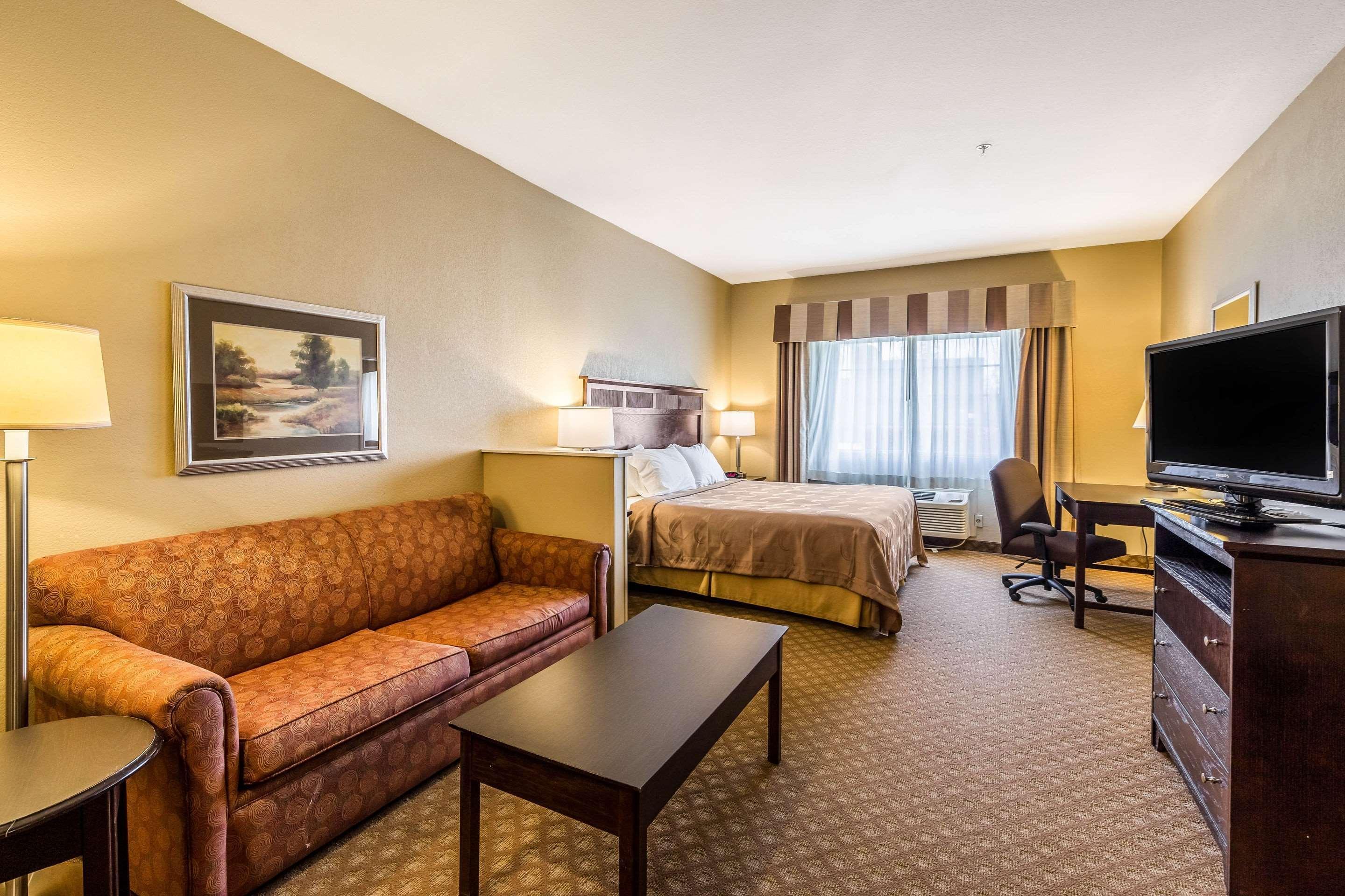 Quality Inn & Suites Hendersonville - Flat Rock Exterior photo