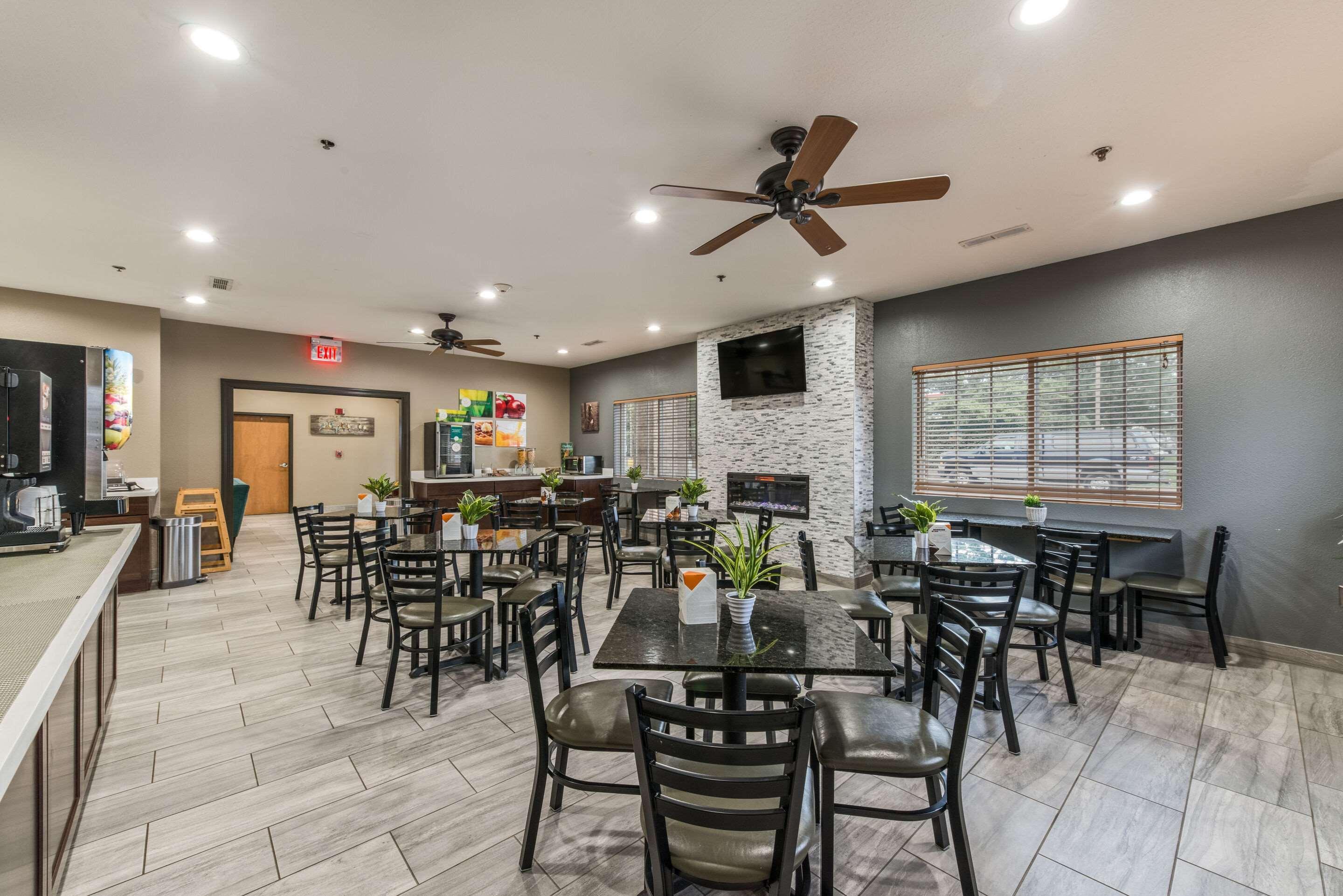 Quality Inn & Suites Hendersonville - Flat Rock Exterior photo