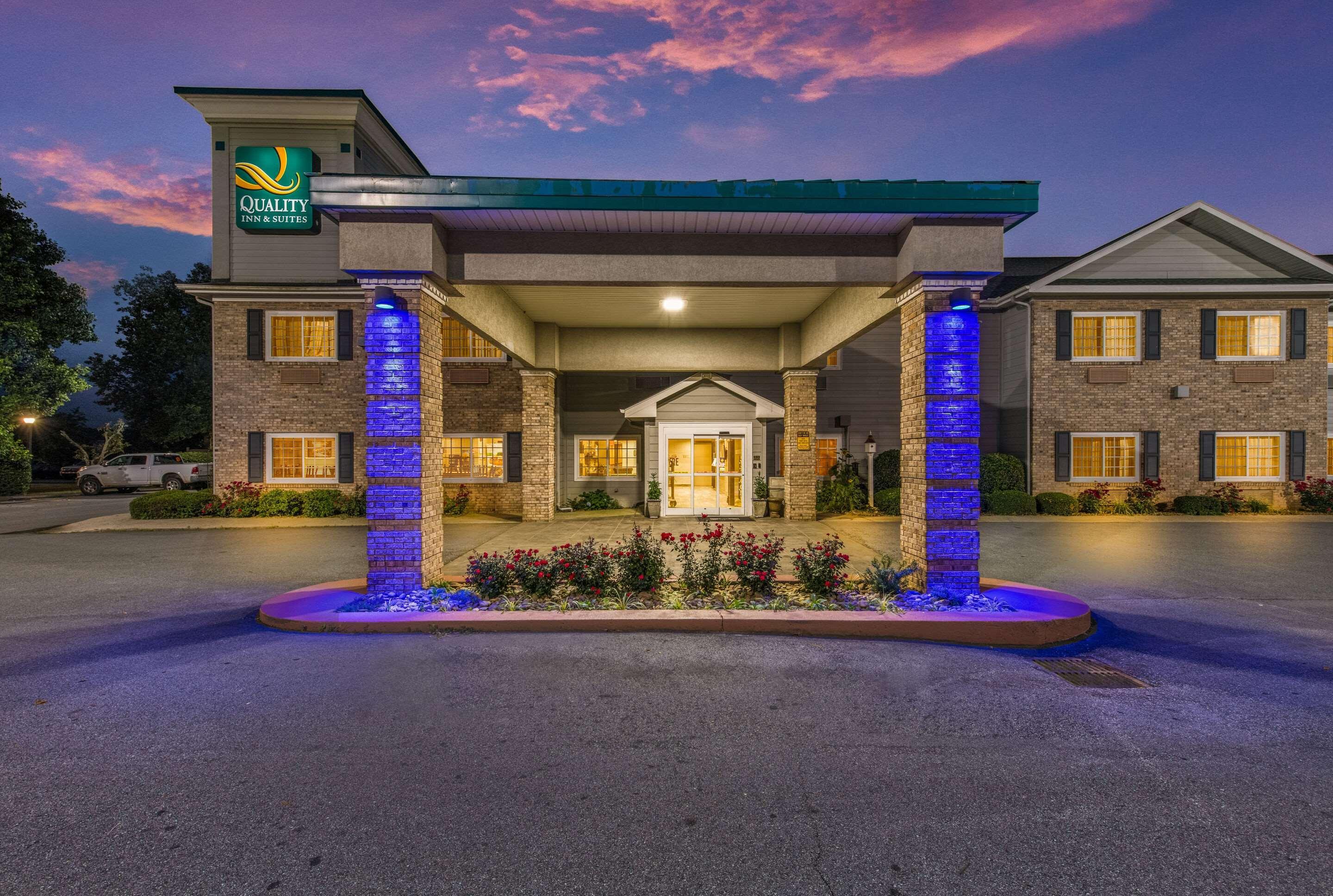 Quality Inn & Suites Hendersonville - Flat Rock Exterior photo